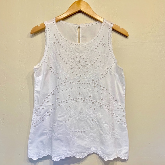 GAP Vintage Throwback White Eyelet Lace Crochet Sleeveless Blouse Boho Tank Top - Picture 3 of 6